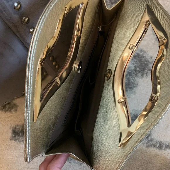 Gold lip handbag - Picture 4 of 4
